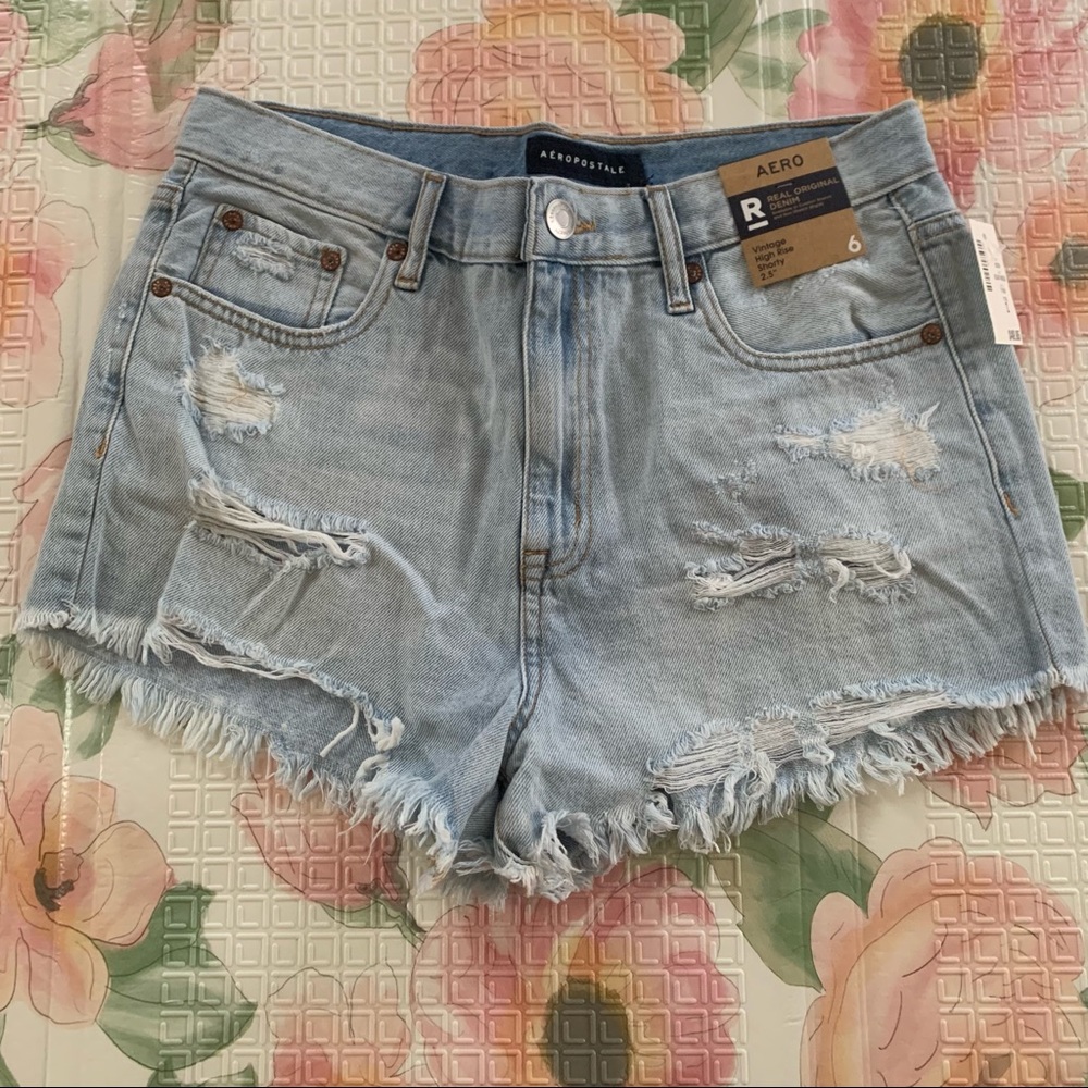 Aero shorts high rise size 6 NWT